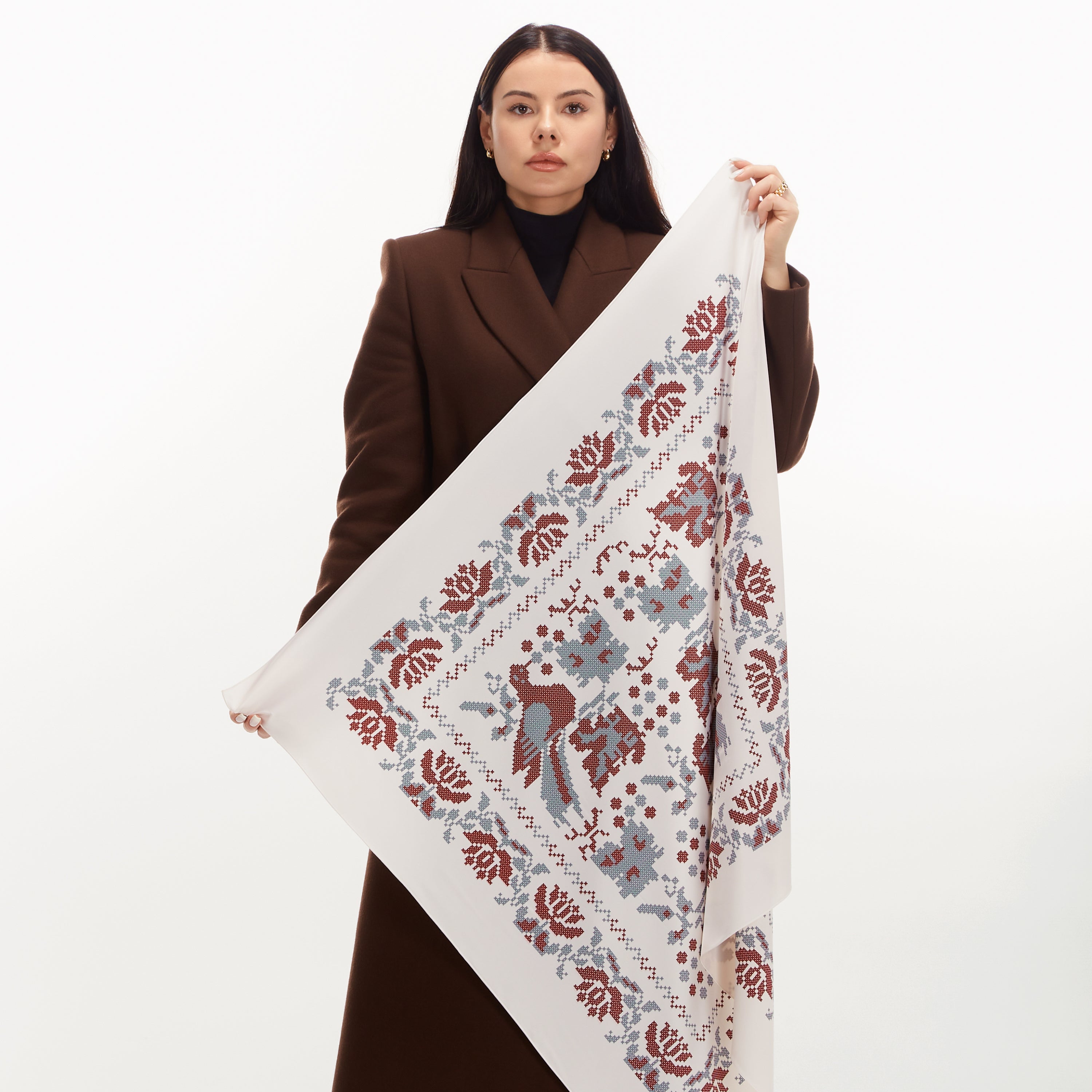 Біла Хустина "Голуби"