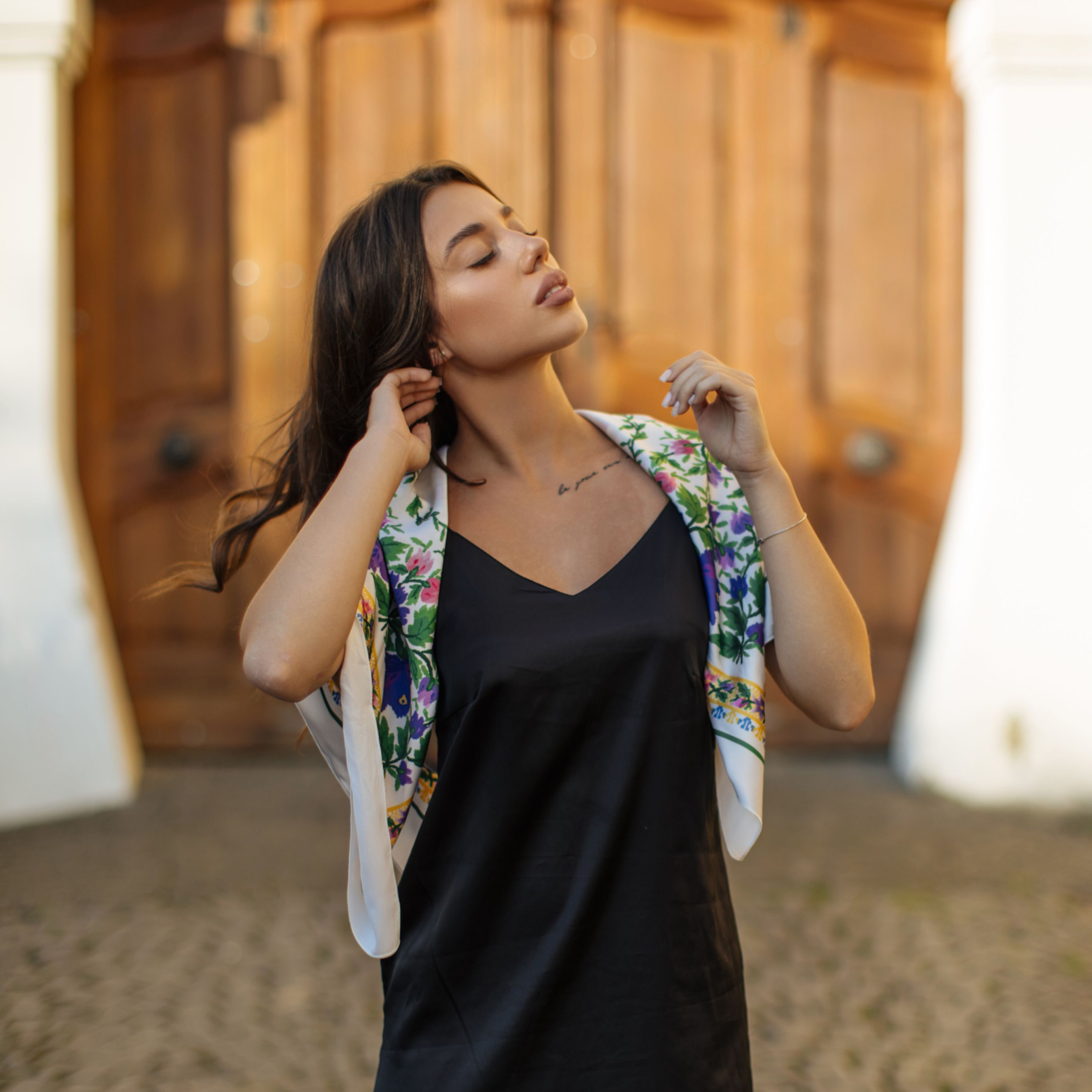 Біла Хустина "Півонія"