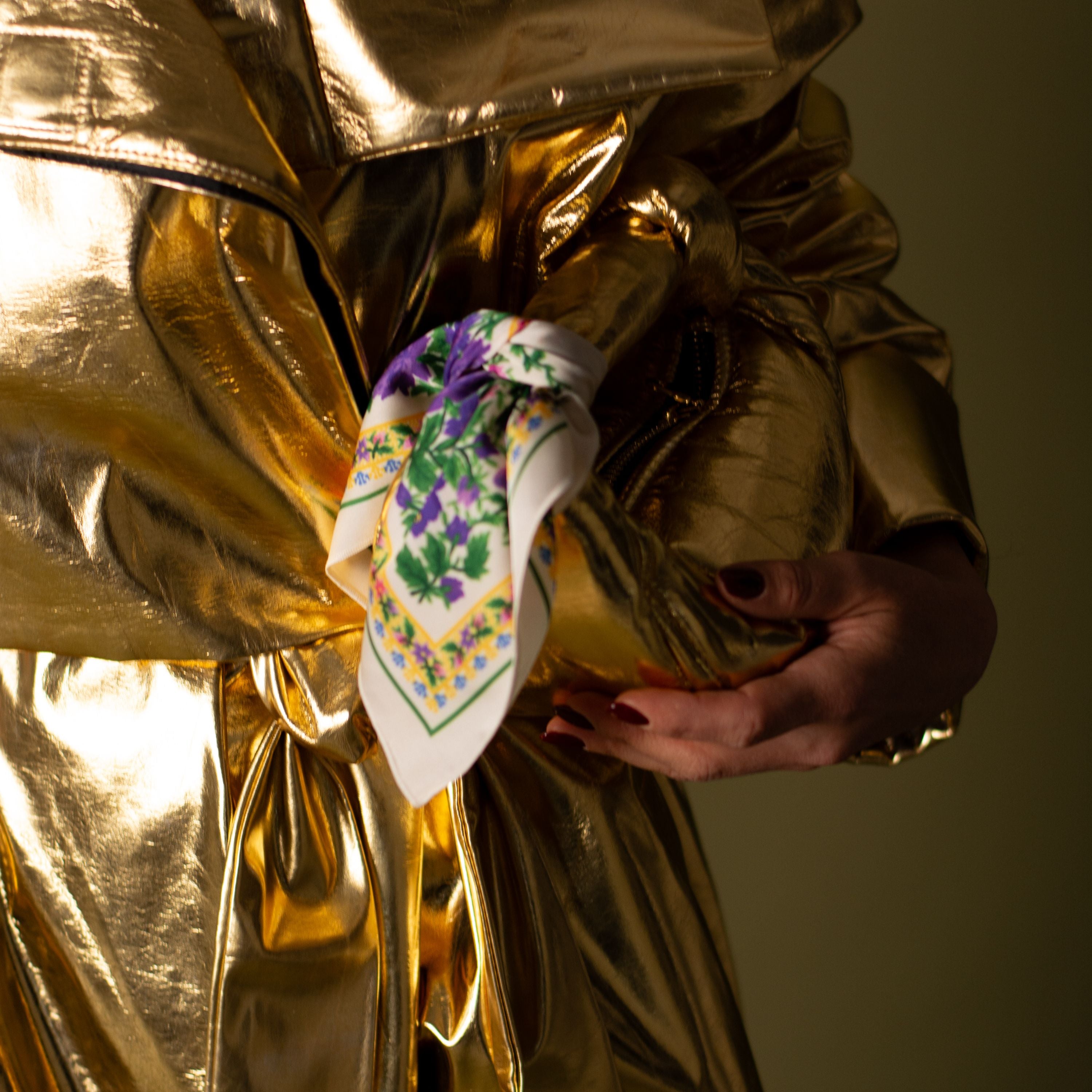 Біла Хустина "Півонія"