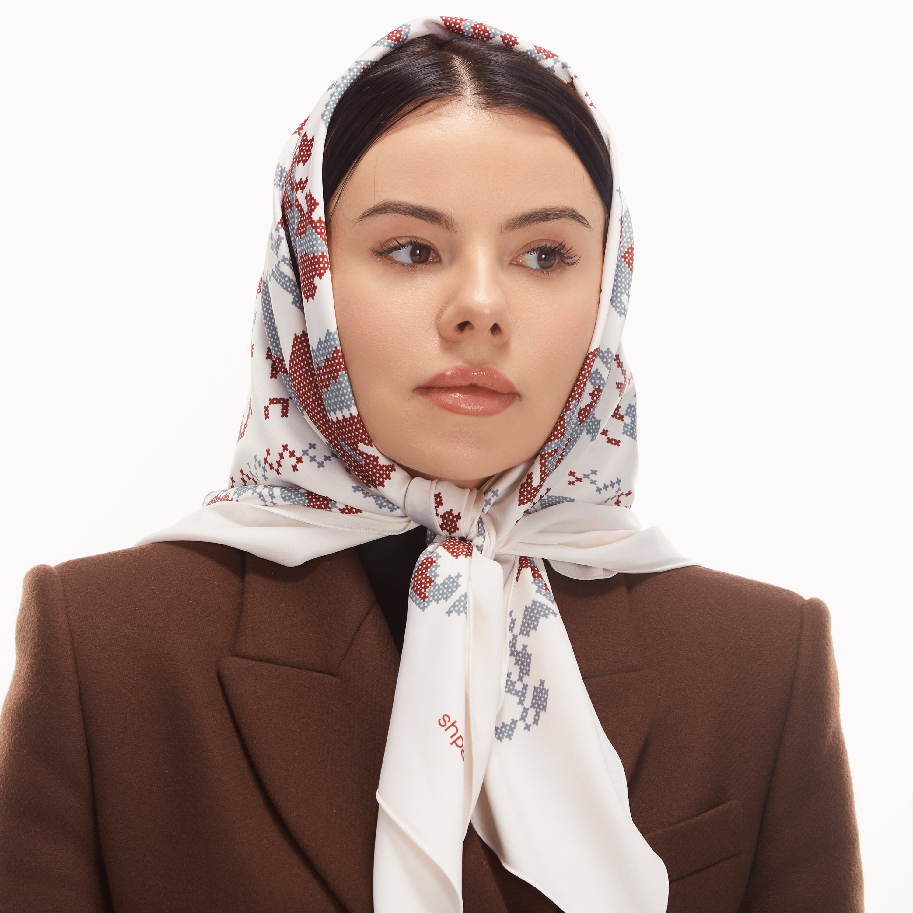 Біла Хустина "Голуби"