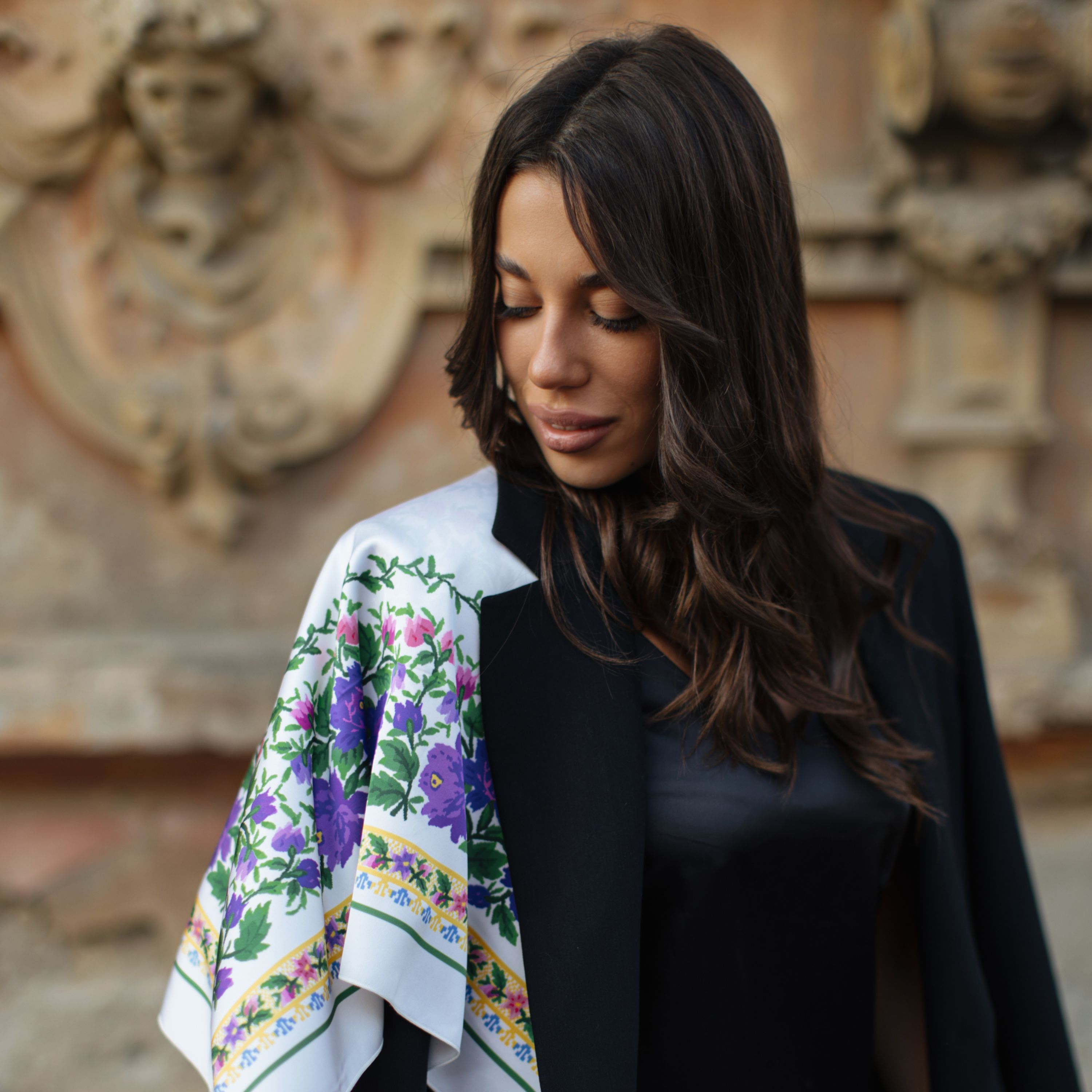 Біла Хустина "Півонія"